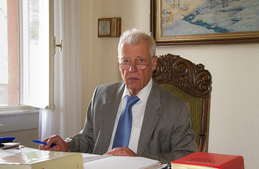 Rechtsanwalt  Dr. Hans - Joachim Mayer