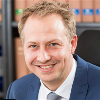 Rechtsanwalt und Notar   Dennis Strothotte