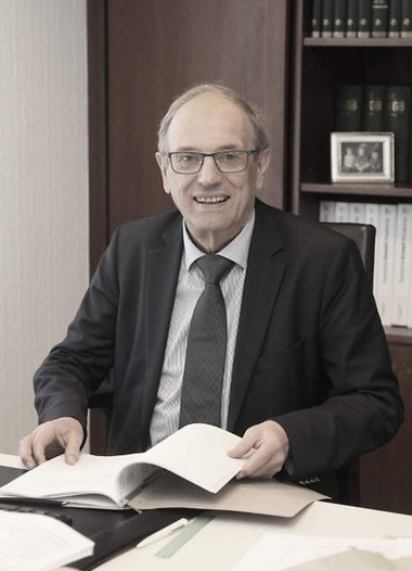 Rechtsanwalt und Notar a.D.   Heinz-Theo Mayer