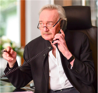 Rechtsanwalt und Notar a.D.   René Pichon