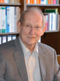 Rechtsanwalt und Notar a.D.   Wulf Brettschneider