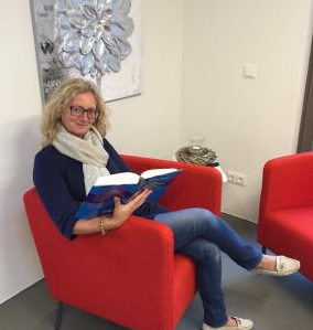 Rechtsanwältin   Claudia Debring