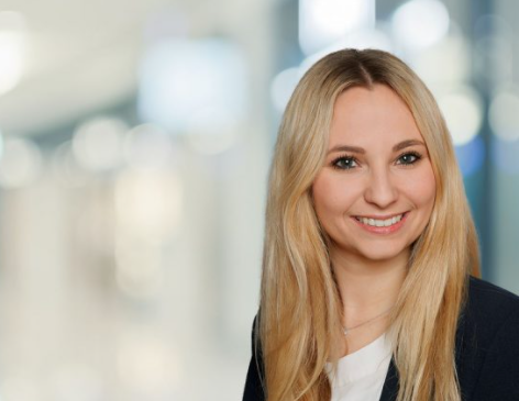 Rechtsanwältin   Julia Meschenmoser