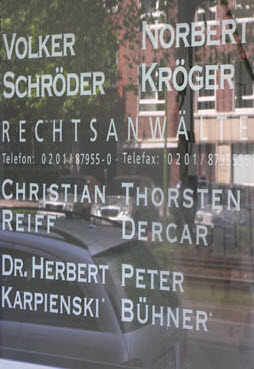 Rechtsanwältin   Sonja Dercar