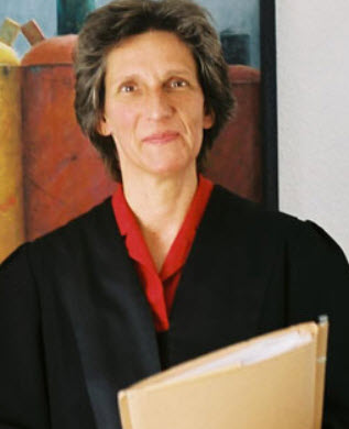 Rechtsanwältin und Notarin   Irene Ulrich